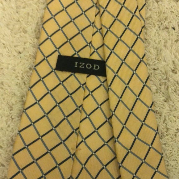 IZOD YELLOW TIE - Picture 2 of 2